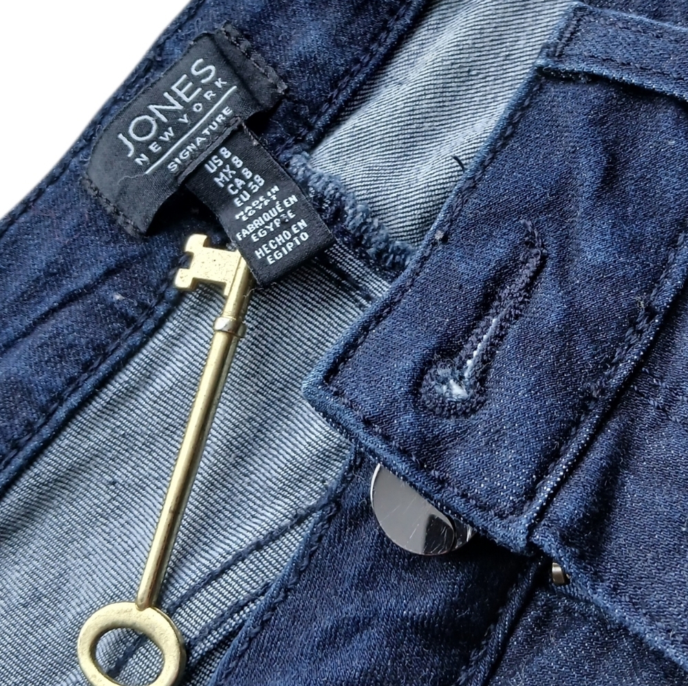 Jones New York Women's Size 8 Dark Blue Jean Shorts - Picture 2 of 6
